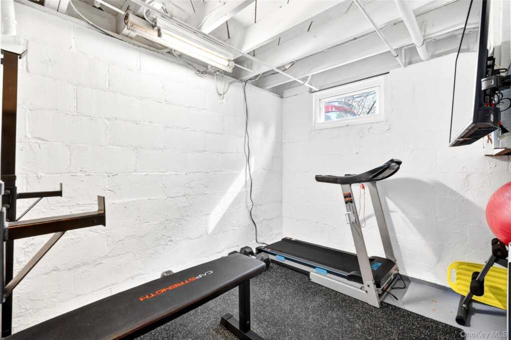 8 W Palisades Avenue, Nanuet, NY 10954 - Photo 36 of 44