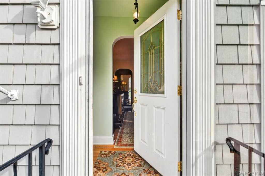 8 W Palisades Avenue, Nanuet, NY 10954 - Photo 4 of 44