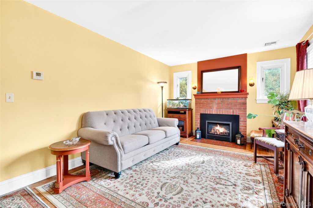 8 W Palisades Avenue, Nanuet, NY 10954 - Photo 7 of 44