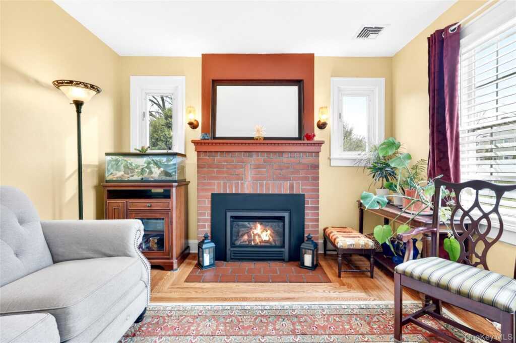 8 W Palisades Avenue, Nanuet, NY 10954 - Photo 8 of 44