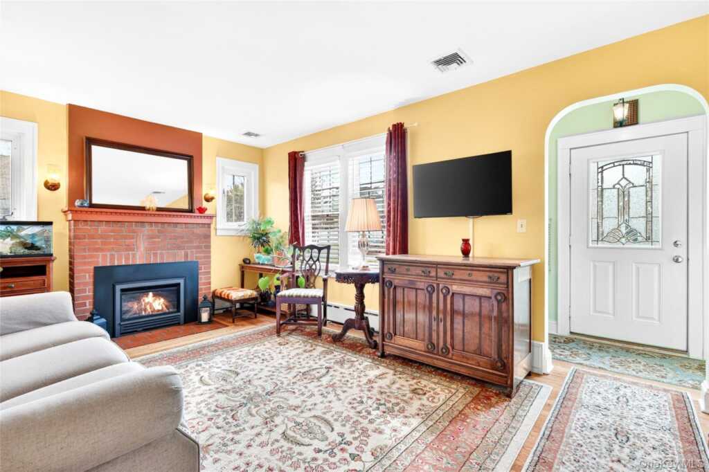 8 W Palisades Avenue, Nanuet, NY 10954 - Photo 9 of 44