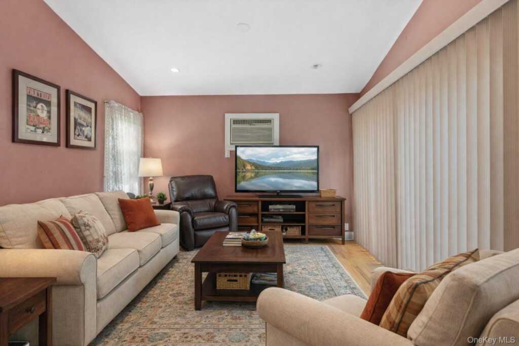 103 Petersville Road, New Rochelle, NY 10801 - Photo 11 of 27