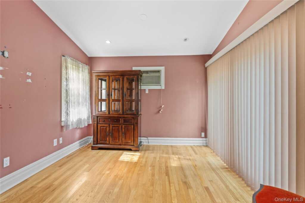 103 Petersville Road, New Rochelle, NY 10801 - Photo 12 of 27