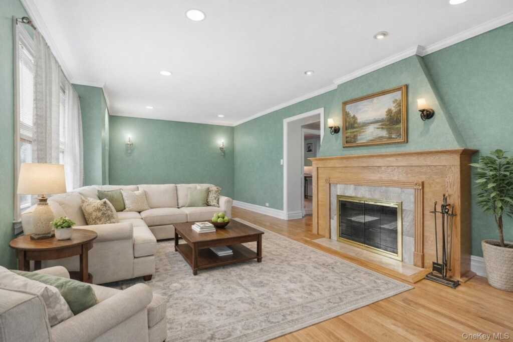 103 Petersville Road, New Rochelle, NY 10801 - Photo 2 of 27