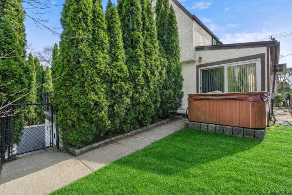 103 Petersville Road, New Rochelle, NY 10801 - Photo 23 of 27