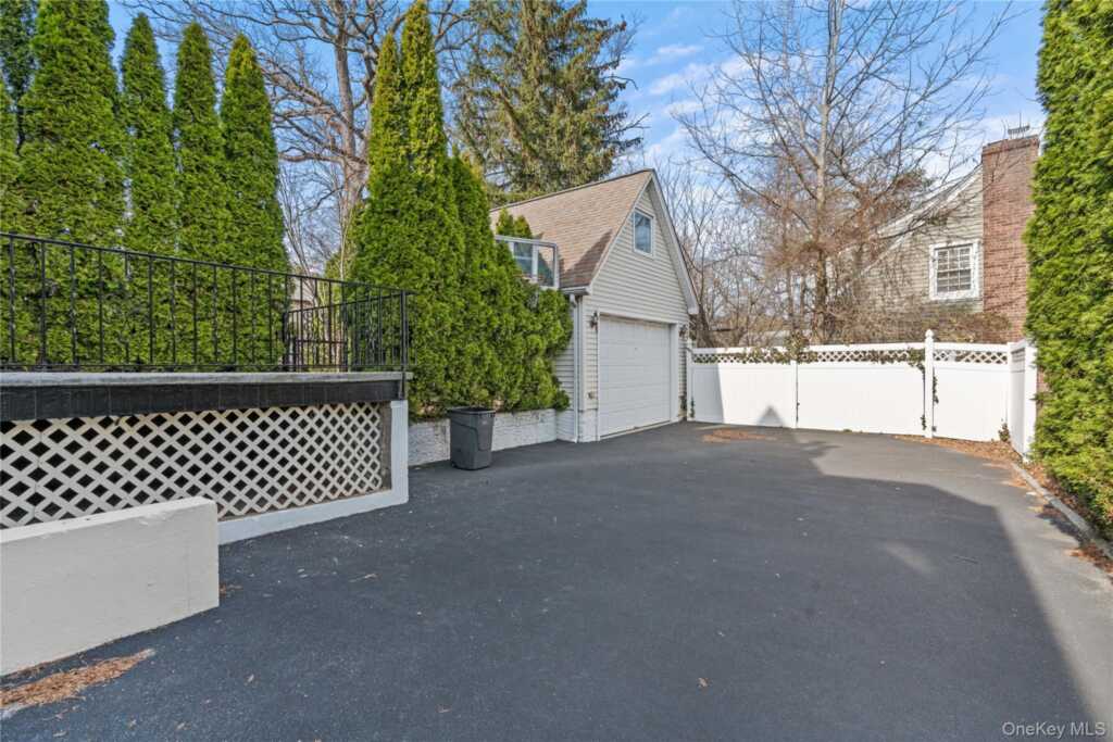 103 Petersville Road, New Rochelle, NY 10801 - Photo 25 of 27