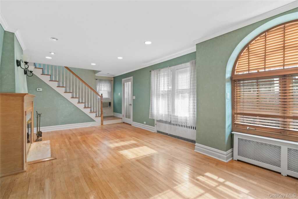 103 Petersville Road, New Rochelle, NY 10801 - Photo 4 of 27