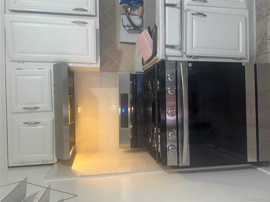 21 Drake Avenue, New Rochelle, NY 10805 - Photo 11 of 18