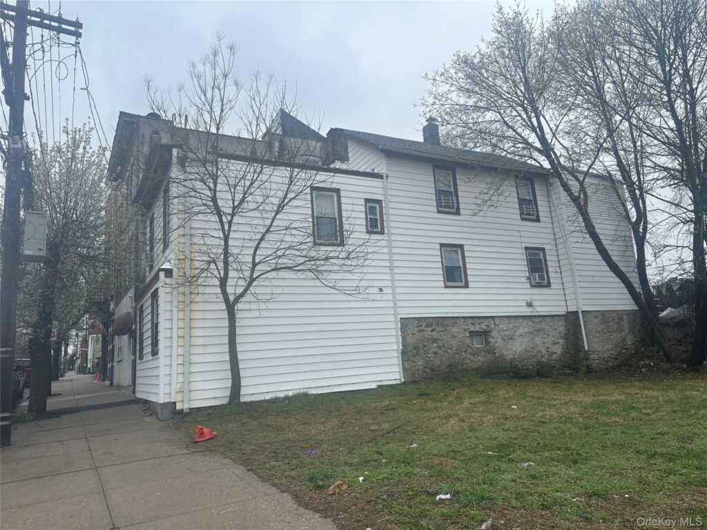 21 Drake Avenue, New Rochelle, NY 10805 - Photo 2 of 18