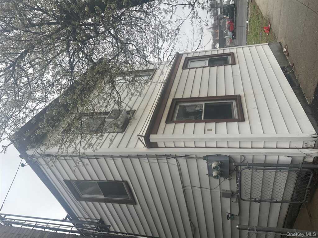 21 Drake Avenue, New Rochelle, NY 10805 - Photo 3 of 18