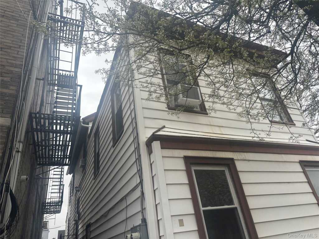 21 Drake Avenue, New Rochelle, NY 10805 - Photo 4 of 18