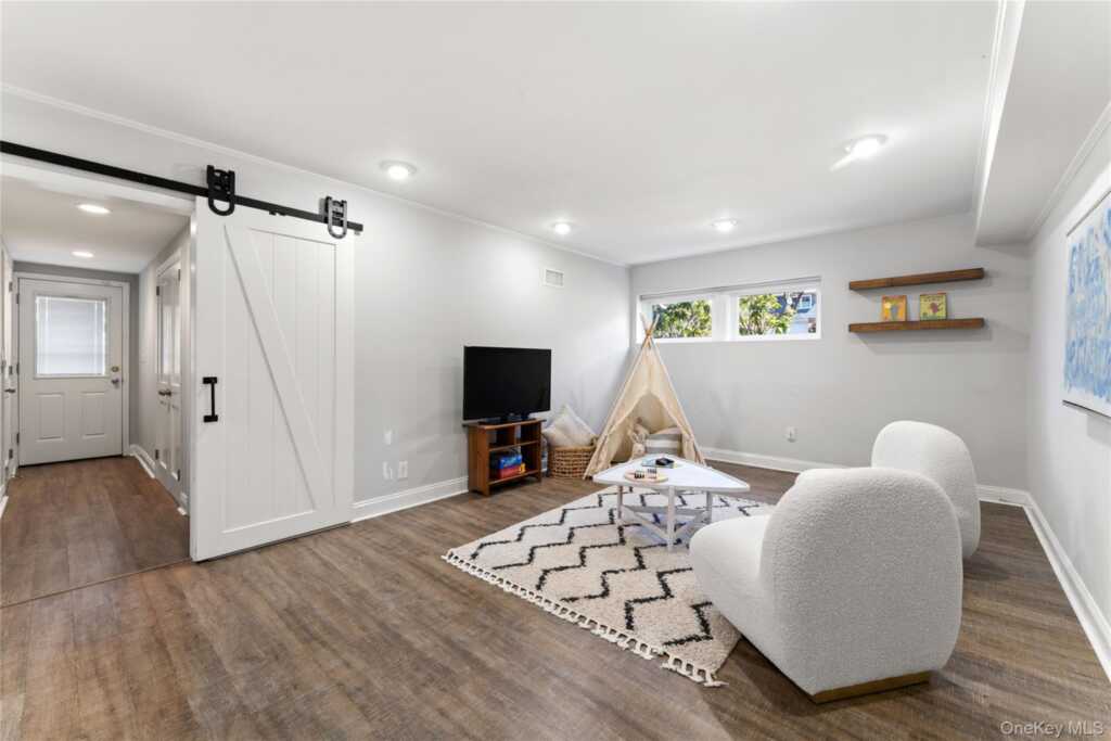 236 Robert Drive, New Rochelle, NY 10804 - Photo 17 of 27