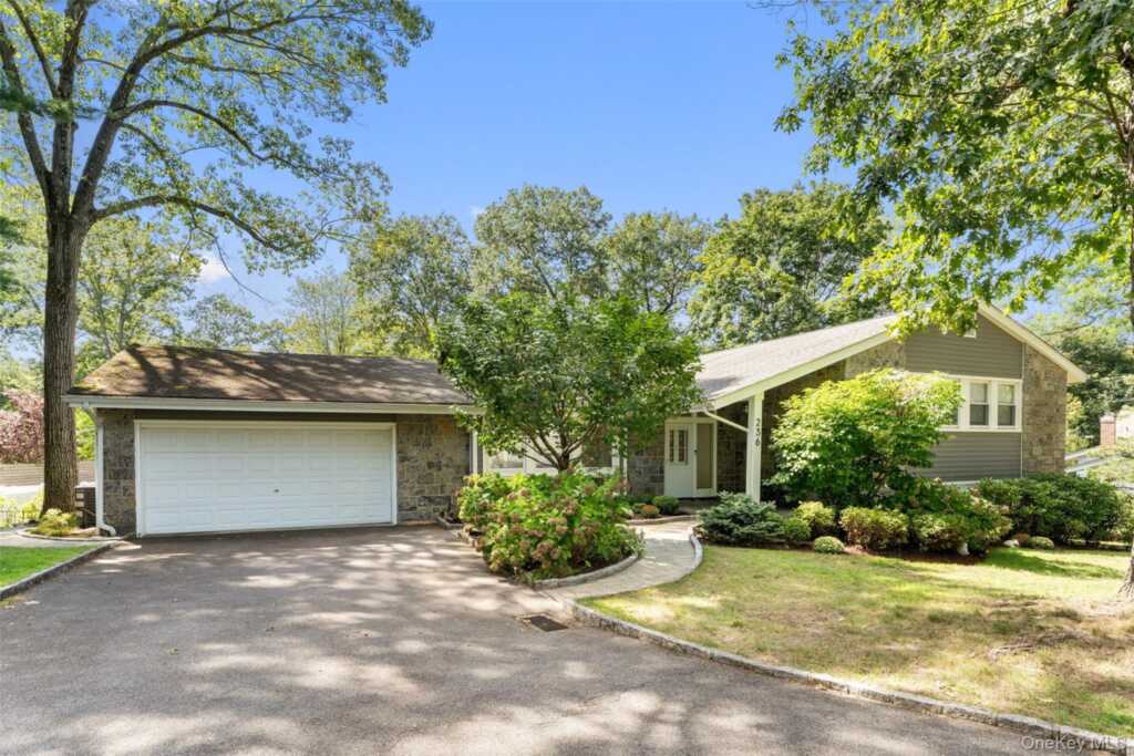 236 Robert Drive, New Rochelle, NY 10804 - Photo 2 of 27