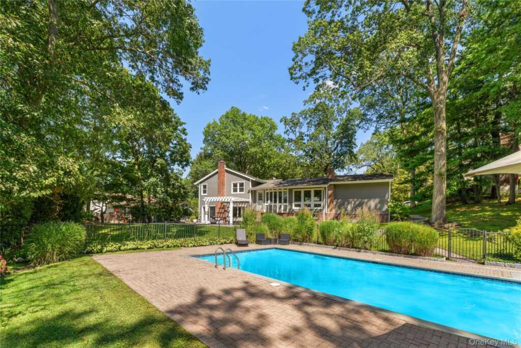 236 Robert Drive, New Rochelle, NY 10804 - Photo 22 of 27