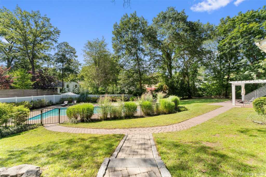 236 Robert Drive, New Rochelle, NY 10804 - Photo 23 of 27