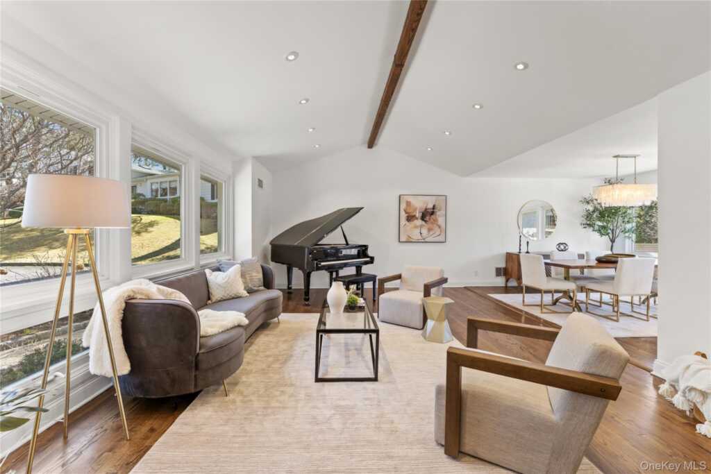 236 Robert Drive, New Rochelle, NY 10804 - Photo 4 of 27