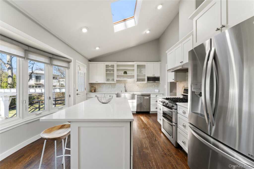 236 Robert Drive, New Rochelle, NY 10804 - Photo 7 of 27