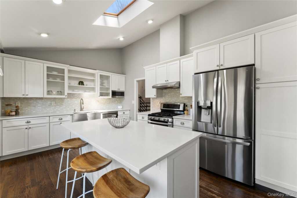 236 Robert Drive, New Rochelle, NY 10804 - Photo 8 of 27