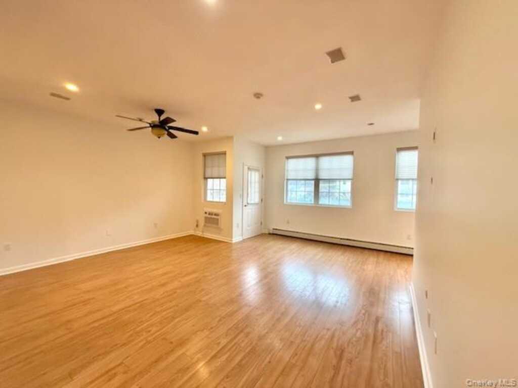 127 Pipetown Hill Road, Nanuet, NY 10954 - Photo 3 of 30