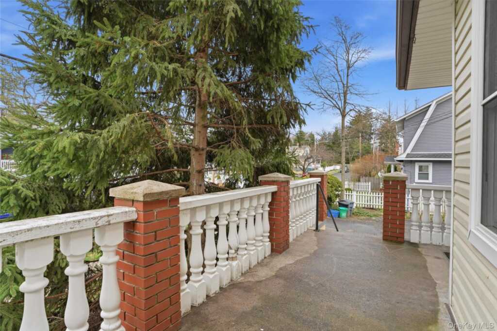3 Ross Avenue, Nyack, NY 10960 - Photo 4 of 29
