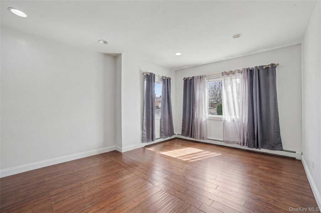 77 Robertson Avenue, White Plains, NY 10606 - Photo 10 of 46