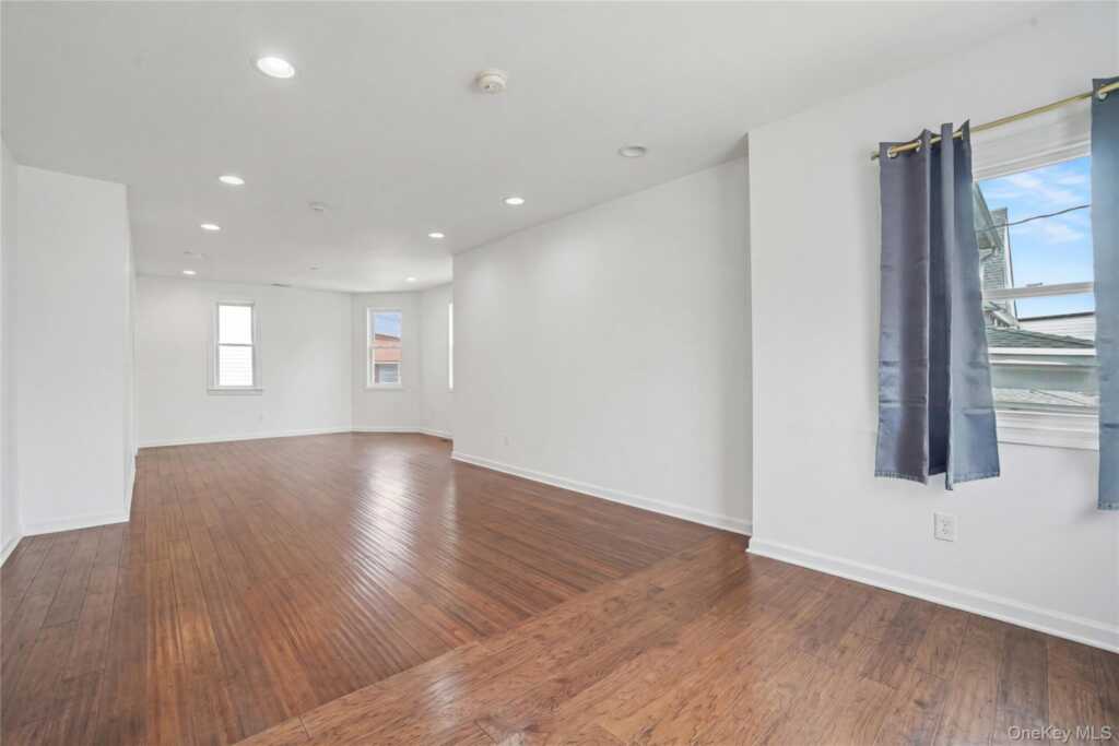 77 Robertson Avenue, White Plains, NY 10606 - Photo 12 of 46