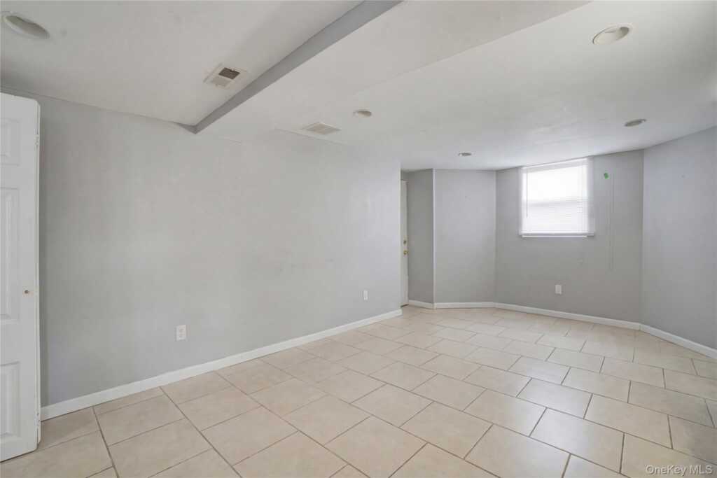 77 Robertson Avenue, White Plains, NY 10606 - Photo 30 of 46