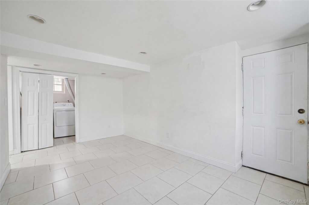 77 Robertson Avenue, White Plains, NY 10606 - Photo 31 of 46