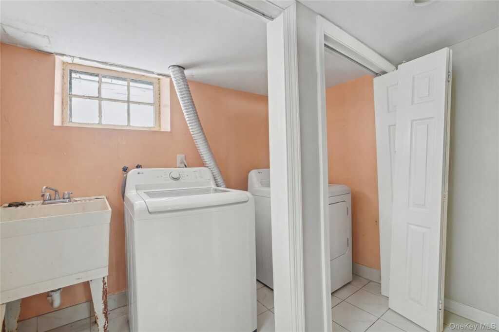 77 Robertson Avenue, White Plains, NY 10606 - Photo 32 of 46