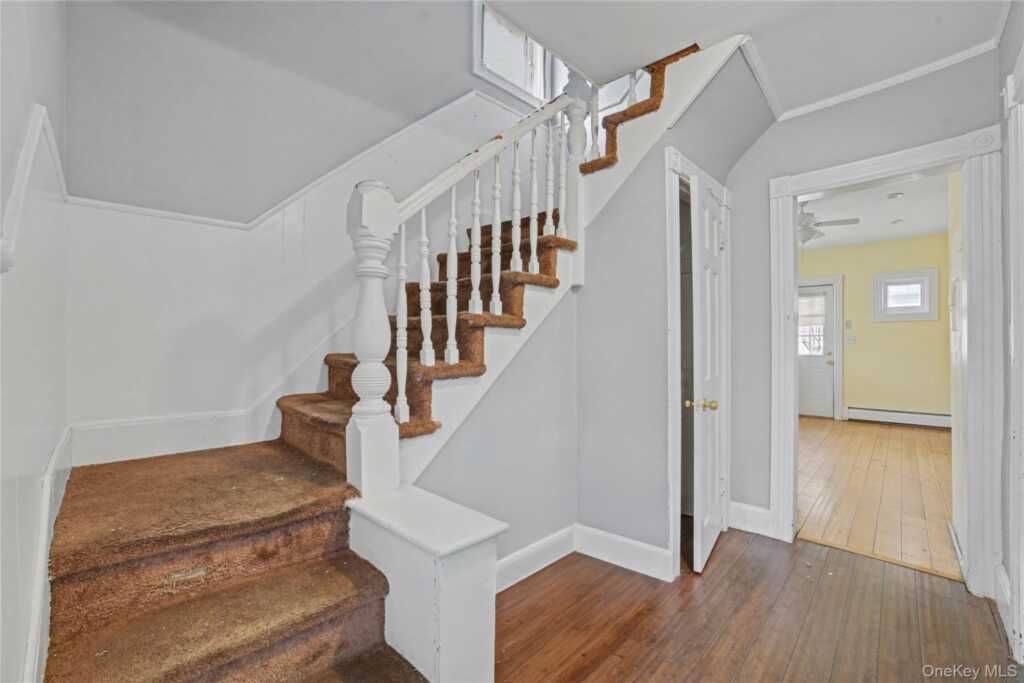 77 Robertson Avenue, White Plains, NY 10606 - Photo 5 of 46