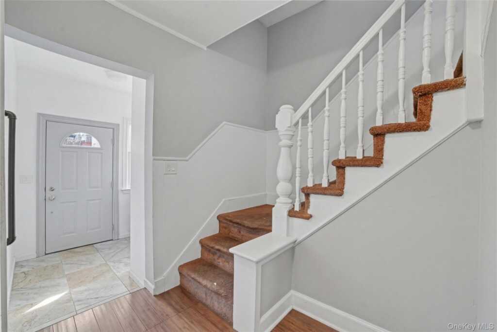77 Robertson Avenue, White Plains, NY 10606 - Photo 6 of 46