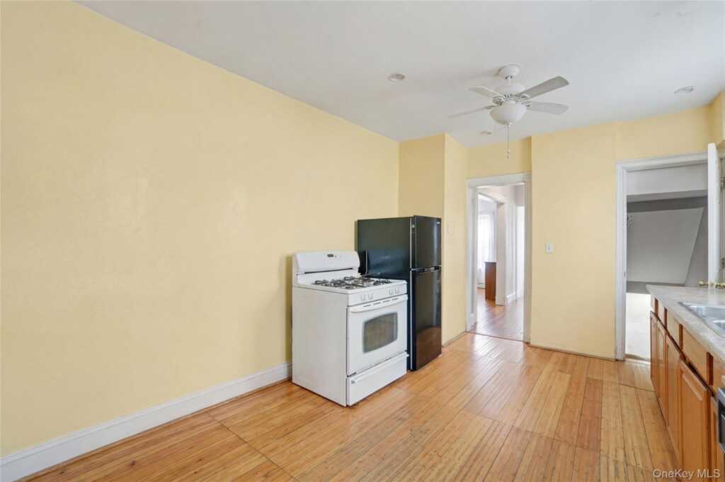77 Robertson Avenue, White Plains, NY 10606 - Photo 8 of 46