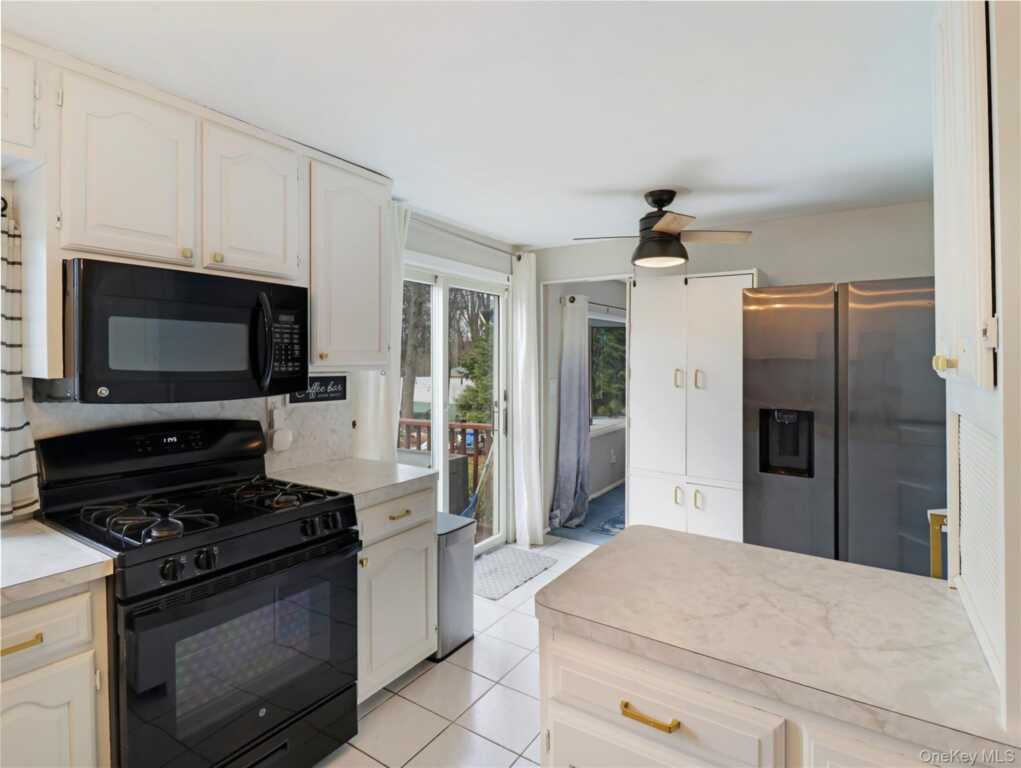 46 Deerfield Drive, New City, NY 10956 - Photo 11 of 39