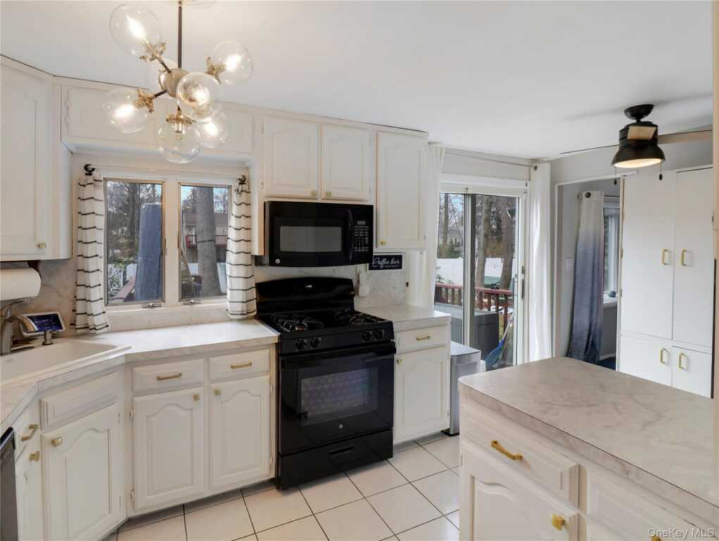 46 Deerfield Drive, New City, NY 10956 - Photo 12 of 39