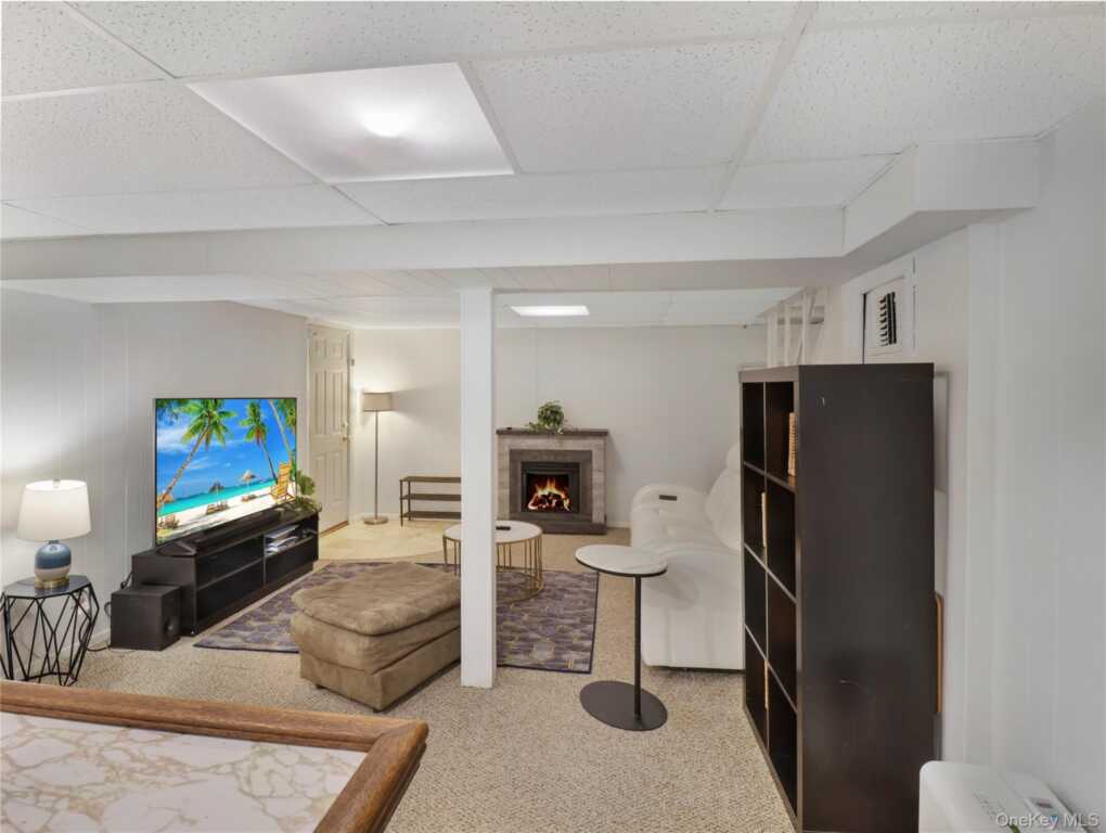 46 Deerfield Drive, New City, NY 10956 - Photo 31 of 39