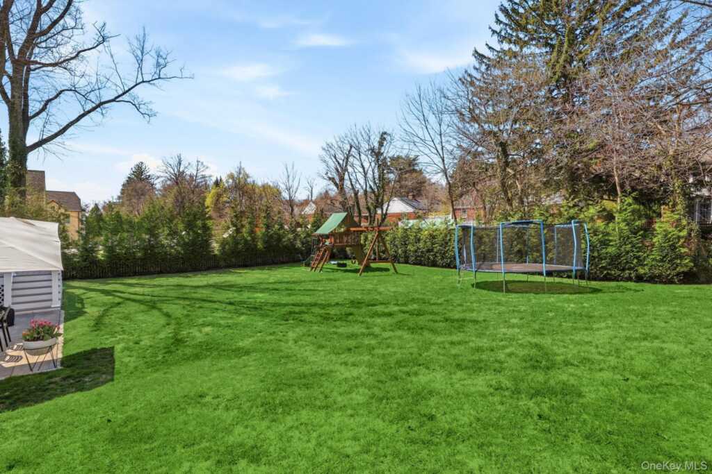 72 Valley Terrace, Rye, NY 10573 - Photo 2 of 32