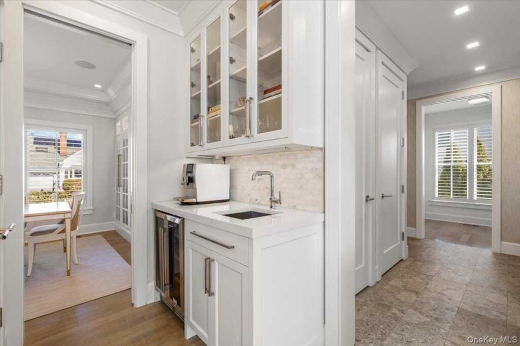 100 Dearborn Avenue, Rye, NY 10580 - Photo 6 of 49