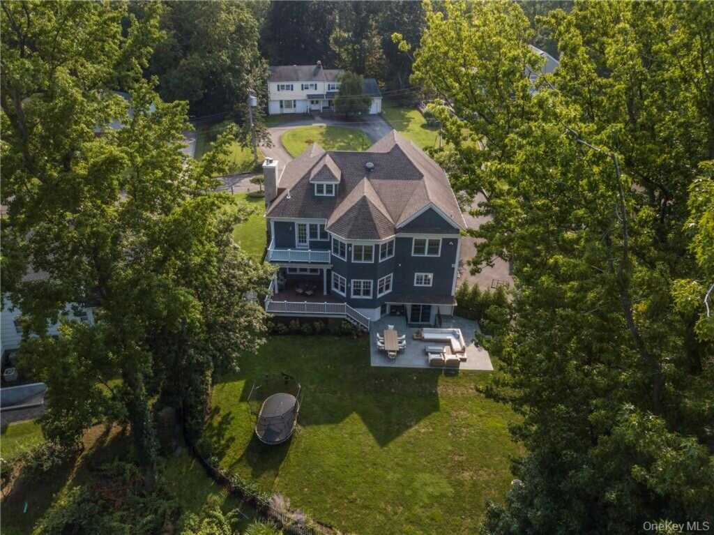 5 Trails End, Rye, NY 10580 - Photo 2 of 37