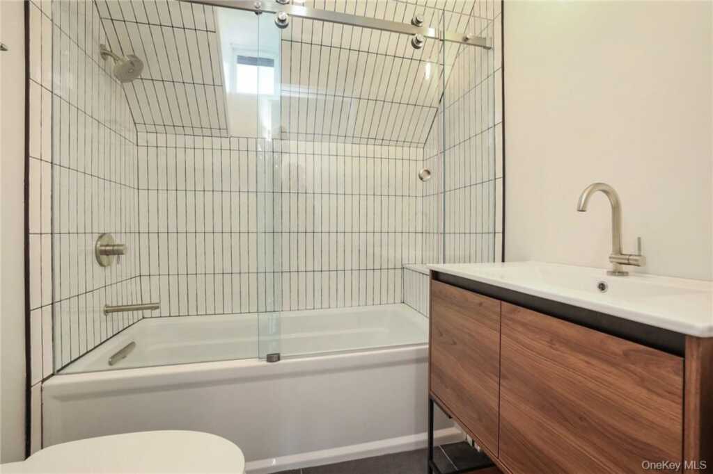 40 Mendota Avenue, Rye, NY 10580 - Photo 25 of 31