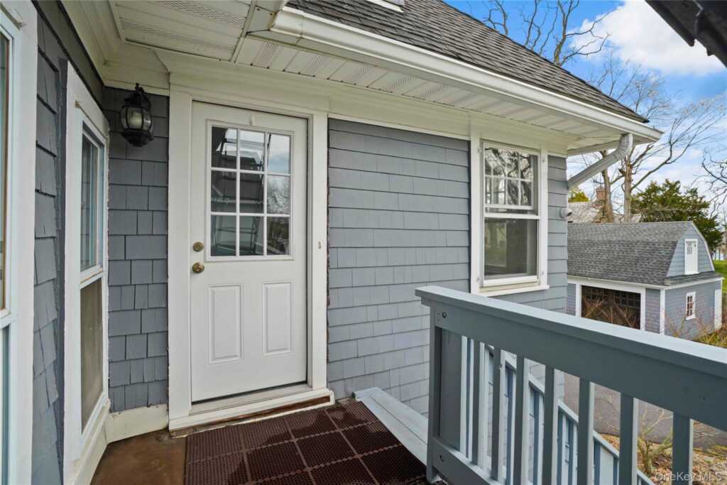 9 Ridgeview Avenue, White Plains, NY 10606 - Photo 3 of 20