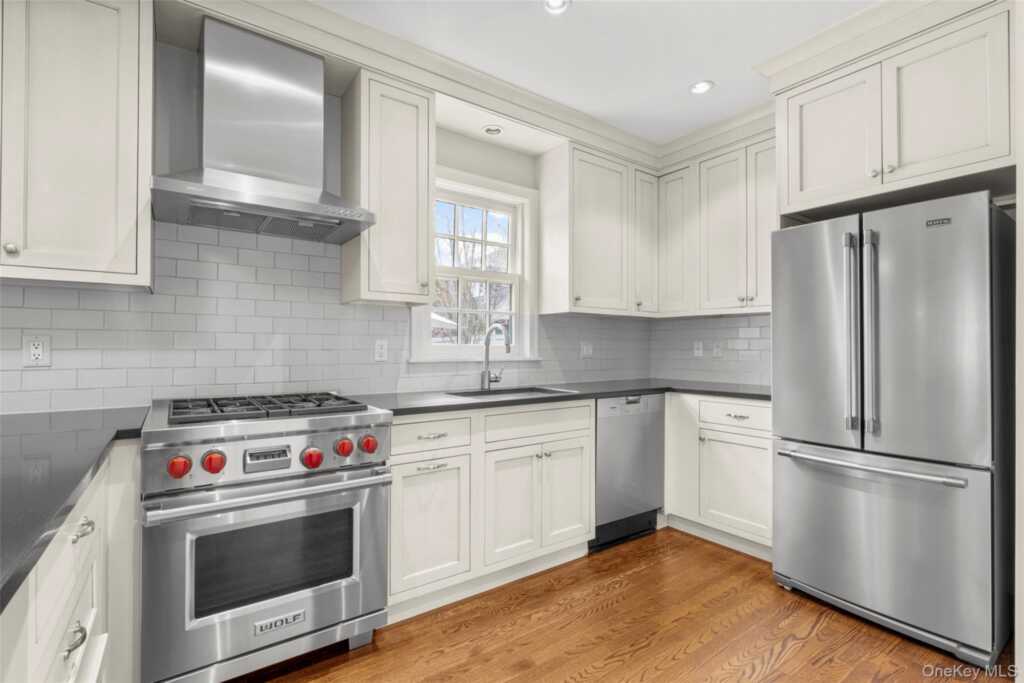 35 Wildwood Road, New Rochelle, NY 10804 - Photo 11 of 30