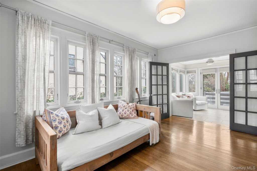 35 Wildwood Road, New Rochelle, NY 10804 - Photo 12 of 30