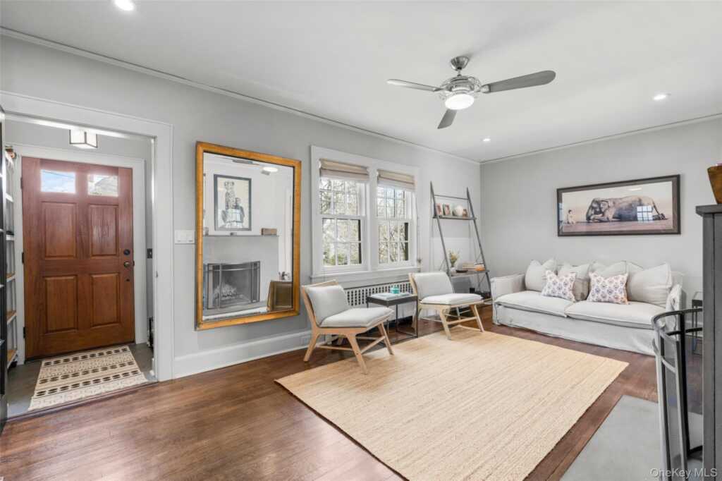 35 Wildwood Road, New Rochelle, NY 10804 - Photo 4 of 30