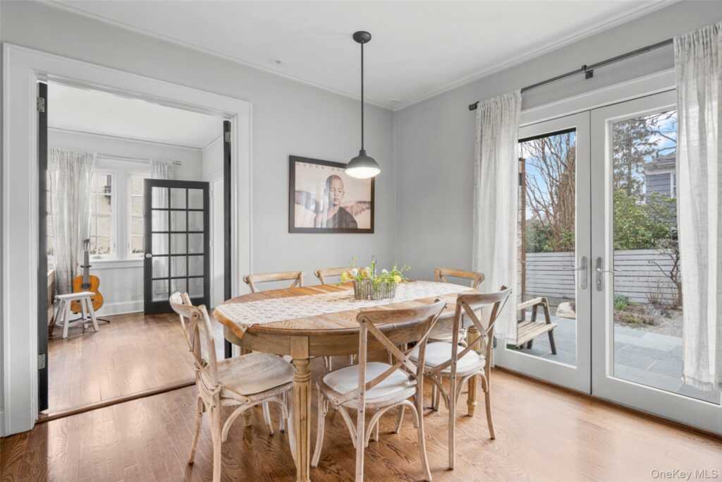 35 Wildwood Road, New Rochelle, NY 10804 - Photo 7 of 30