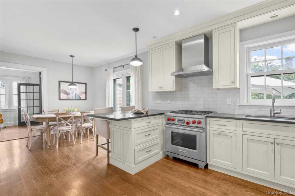 35 Wildwood Road, New Rochelle, NY 10804 - Photo 9 of 30