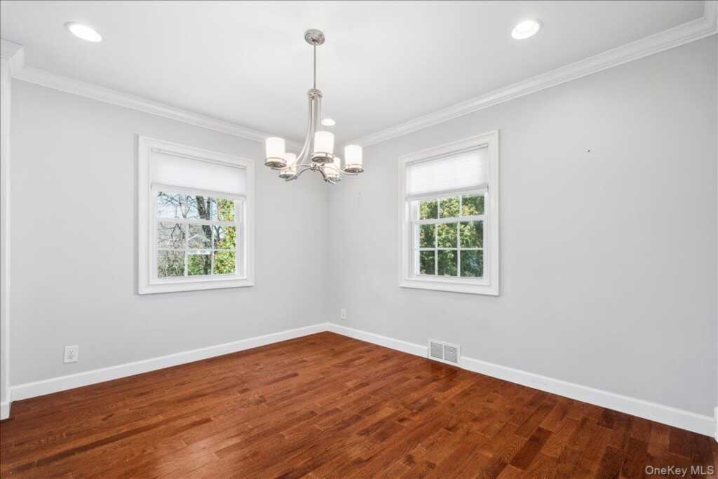 33 Wilmot Circle, New Rochelle, NY 10583 - Photo 13 of 41