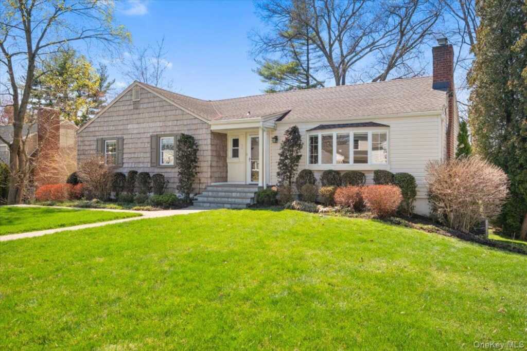 33 Wilmot Circle, New Rochelle, NY 10583 - Photo 2 of 41