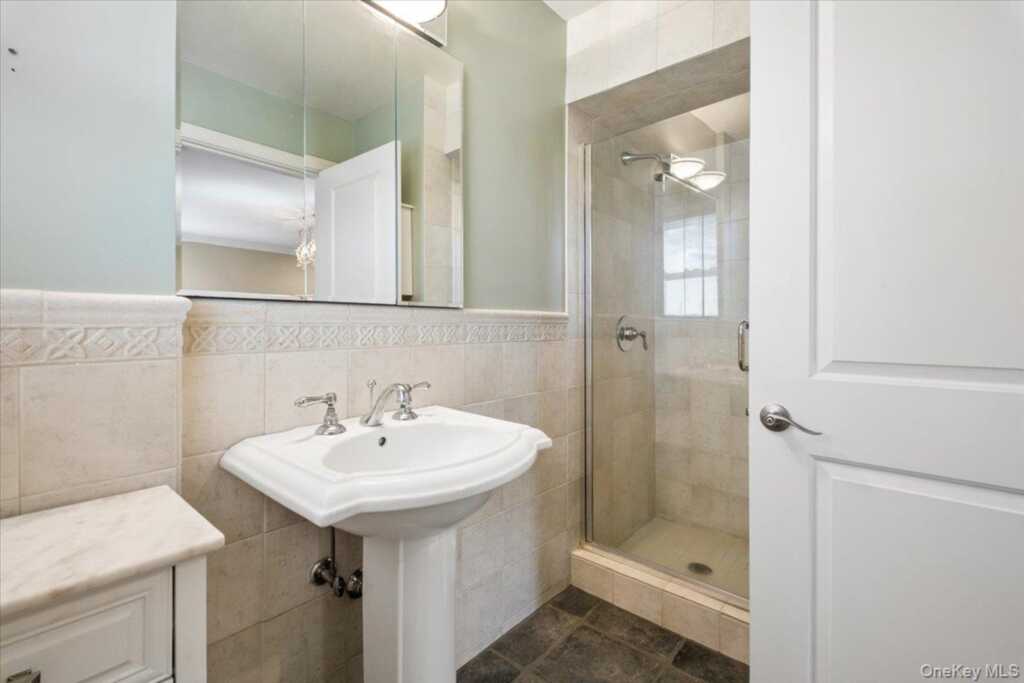 33 Wilmot Circle, New Rochelle, NY 10583 - Photo 20 of 41