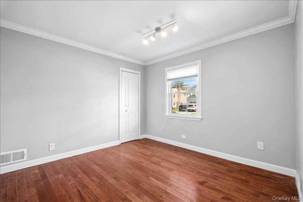 33 Wilmot Circle, New Rochelle, NY 10583 - Photo 21 of 41