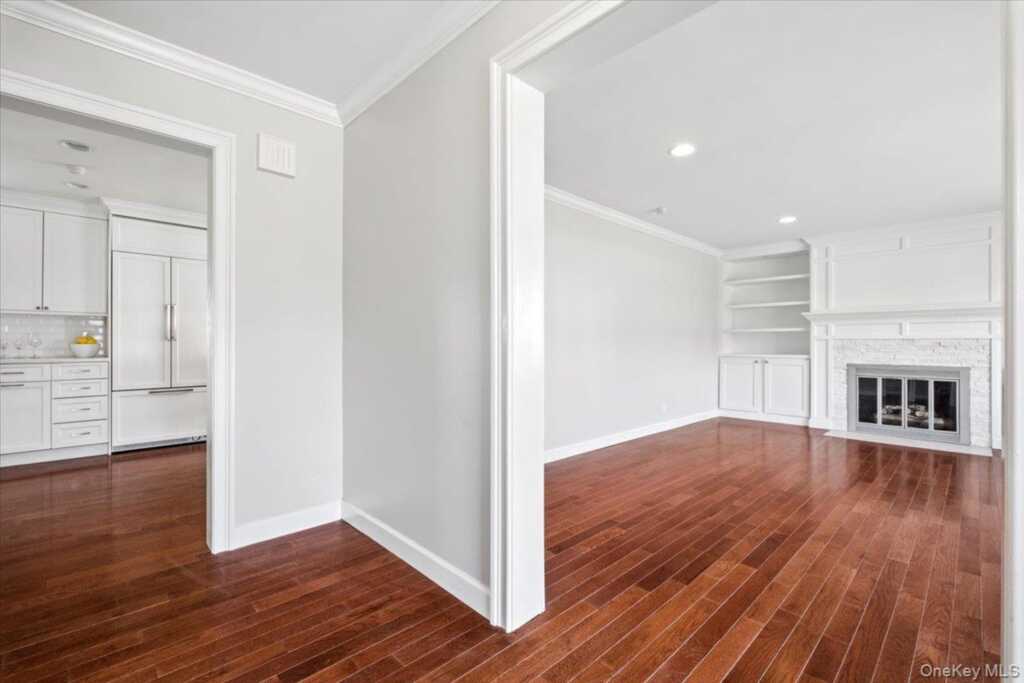 33 Wilmot Circle, New Rochelle, NY 10583 - Photo 4 of 41